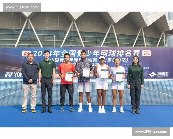 青少年网球赛落幕，未来之星在何种场地闪耀
