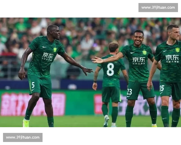 国安击败西海岸追平申花登顶，争冠形势白热化